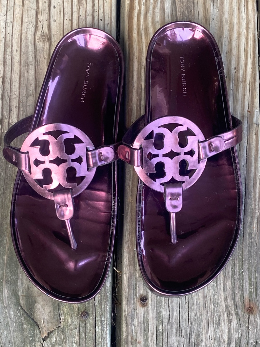 TORY BURCH- “Miller Cloud” Purple Metallic Mirror Logo Thong Sandals